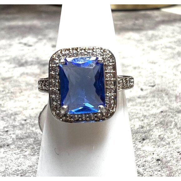 Ring Bomb Party Ring, size 6 NWOT, blue stone CZ accent stones silver color band - Picture 3 of 5